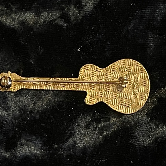 Hard Rock Cafe Guitar Pin from Washington DC Gold and Black - Picture 7 of 8